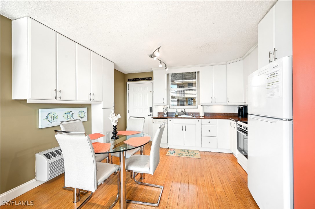 1 Bed Waterfront Home for Sale in Beach And Tennis Club, photo 9