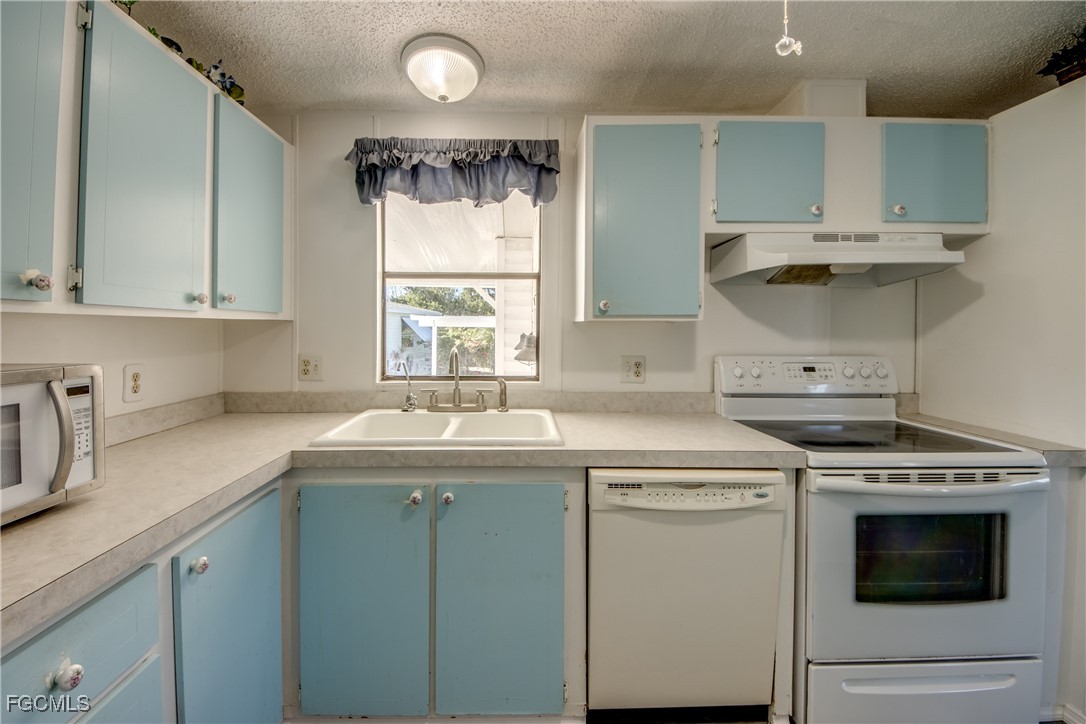 2 Bed Waterfront Home for Sale in Pine Island Cove, FL — photo 9