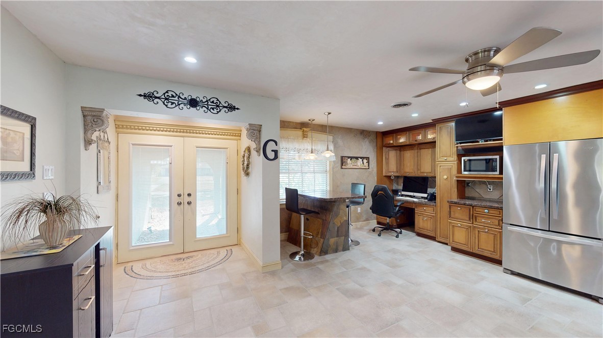 3 Bed Pool Home for Sale in Meadows, photo 9