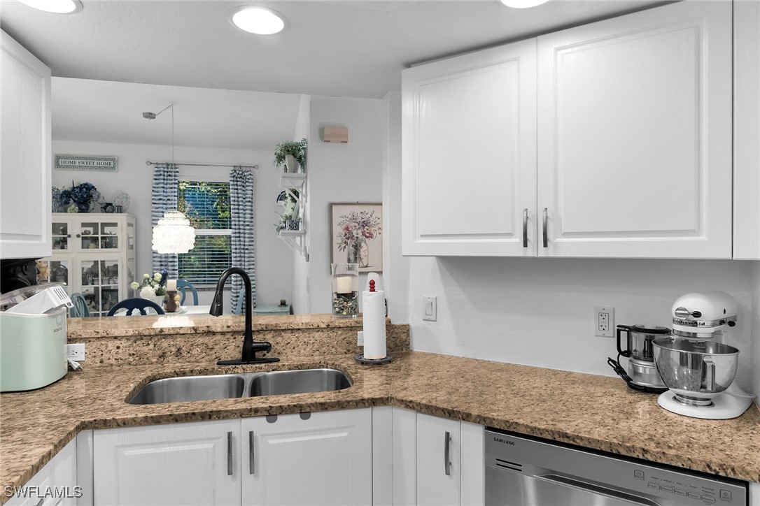 3 Bed Condominium for Sale in Sunset Cay Lakes, FL, $286,900 — photo 9
