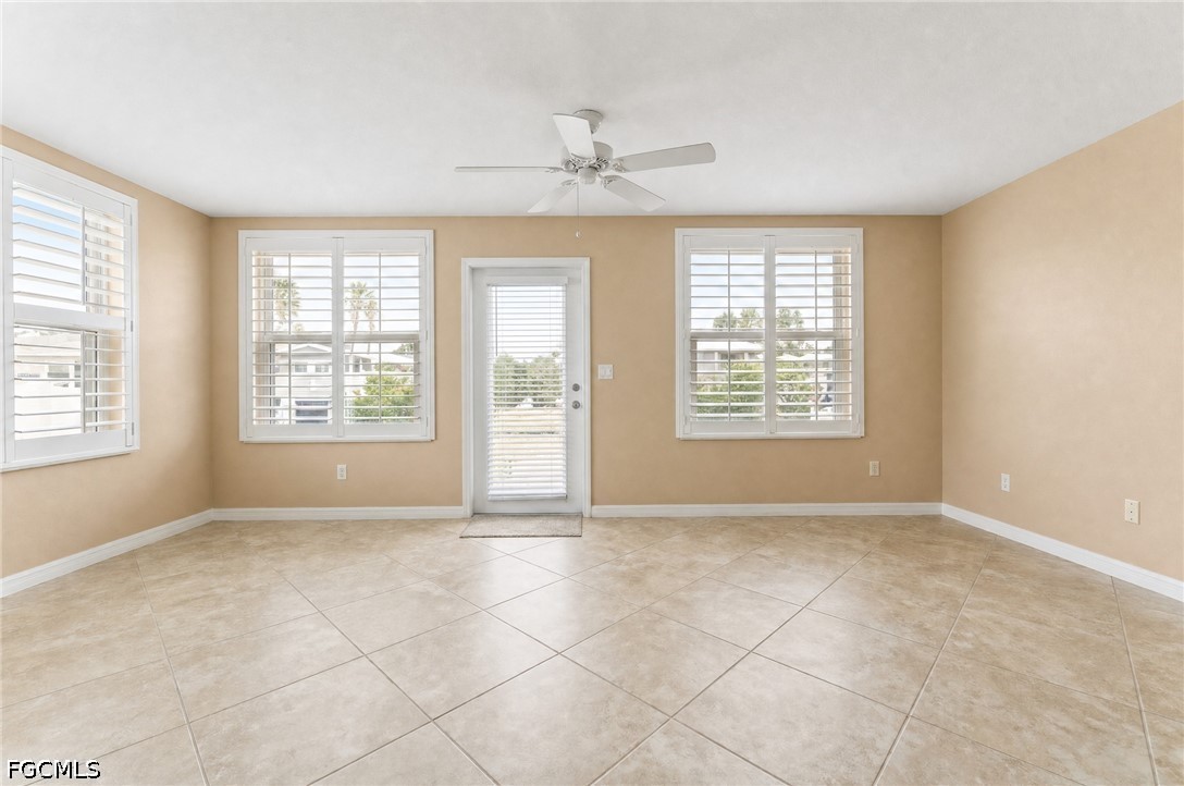 2 Bed Attached for Sale in Fort Myers, photo 9