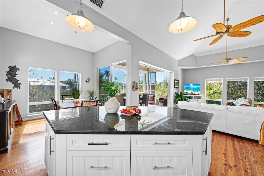2 Bed Pool Home for Sale in Del Sega, photo 9