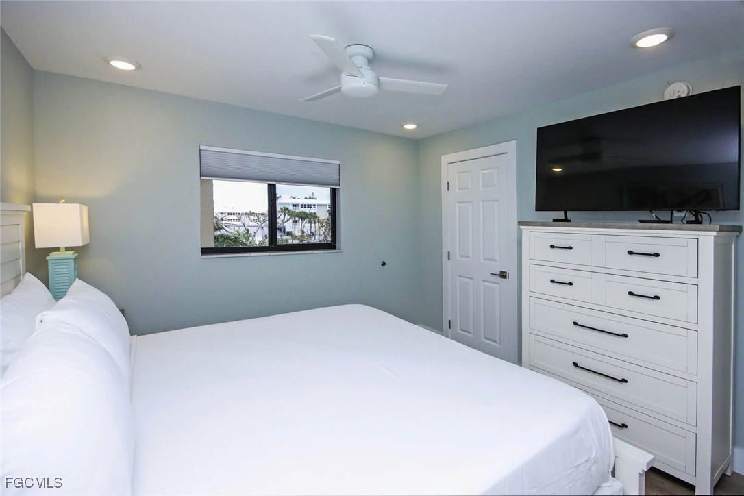 1 Bed Pool Home for Sale in Sanibel, photo 9