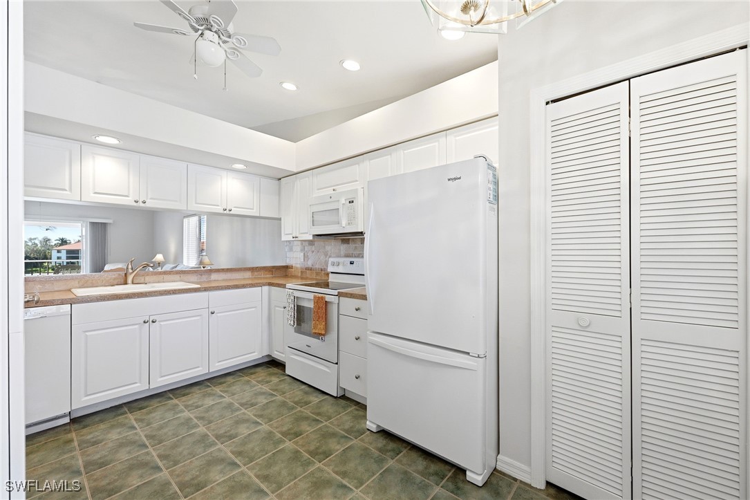 2 Bed Condominium for Sale in Country Glen, FL, $249,000 — photo 9