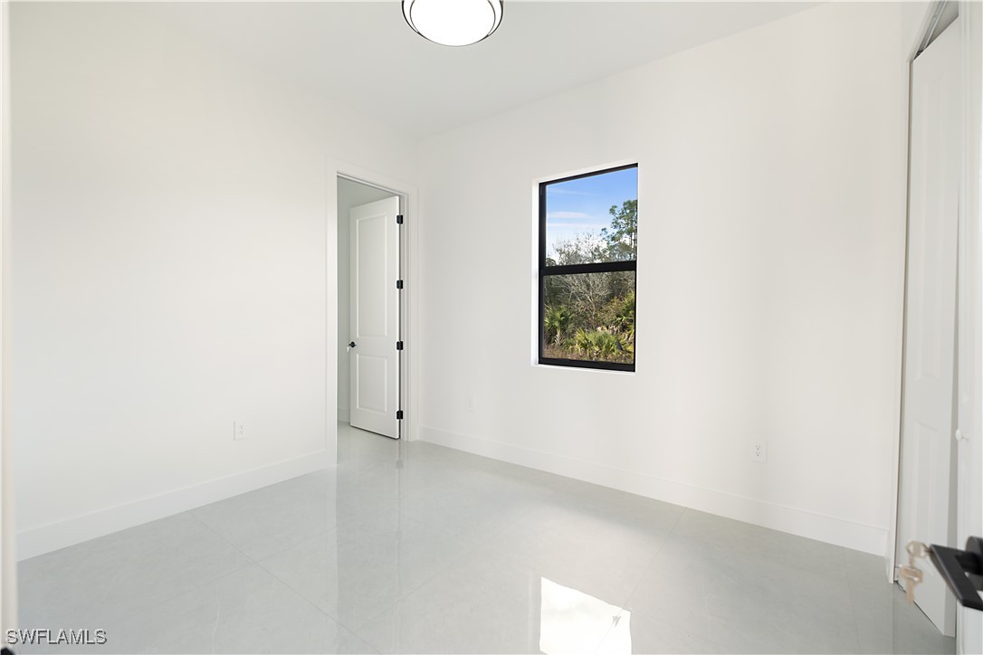 3 Bed SingleFamilyResidence for Sale in Lehigh Acres, photo 9