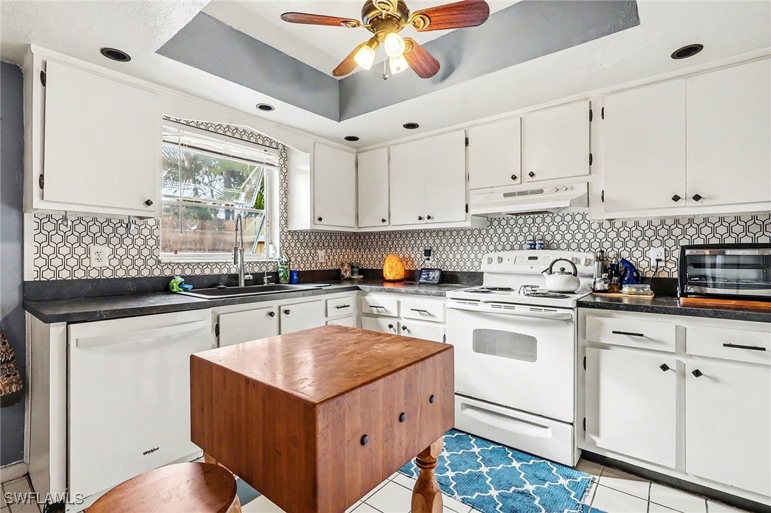 2 Bed Condominium for Sale in Naples, FL, $197,000 — photo 9