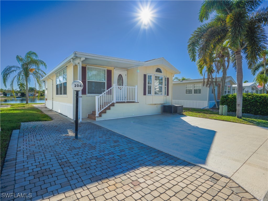 1 Bed Waterfront Home for Sale in Naples, photo 9
