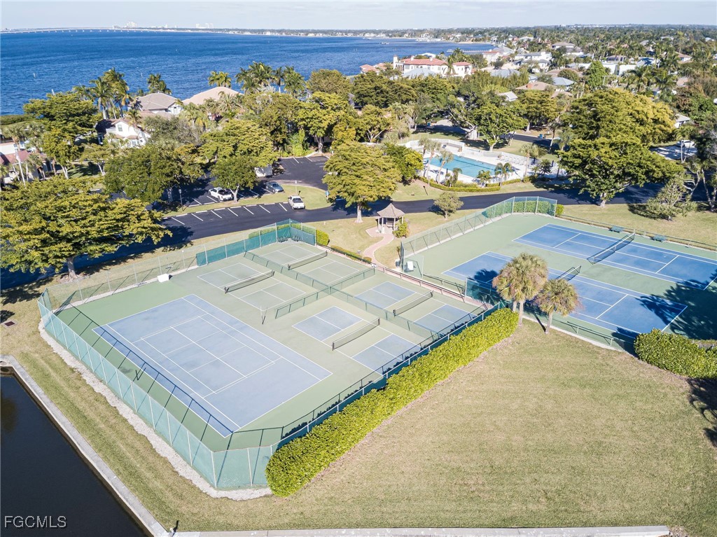 2 Bed Waterfront Home for Sale in Fort Myers, photo 9