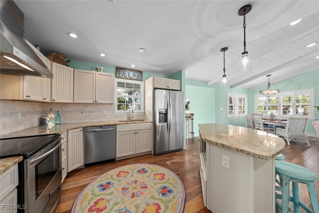 3 Bed Pool Home for Sale in Del Sega, photo 9