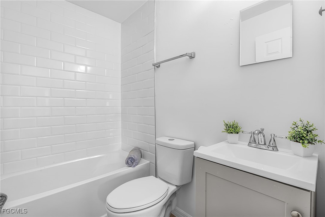 2 Bed Attached for Sale in Cape Coral, photo 9