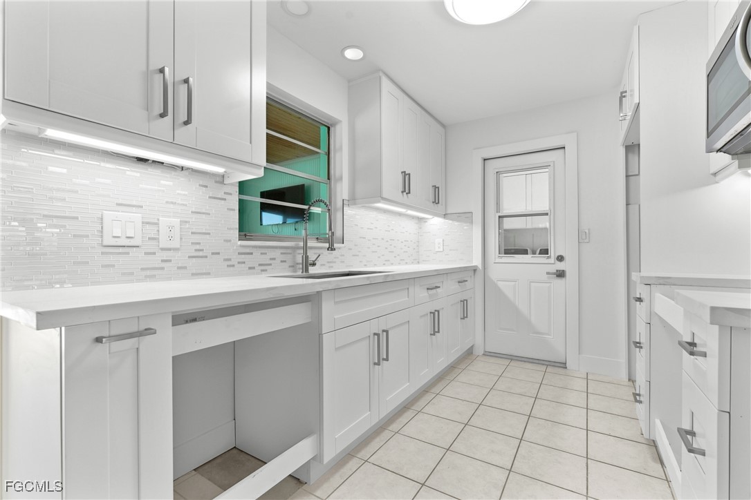 2 Bed Waterfront Home for Sale in Matlacha, FL, $399,999 — photo 9