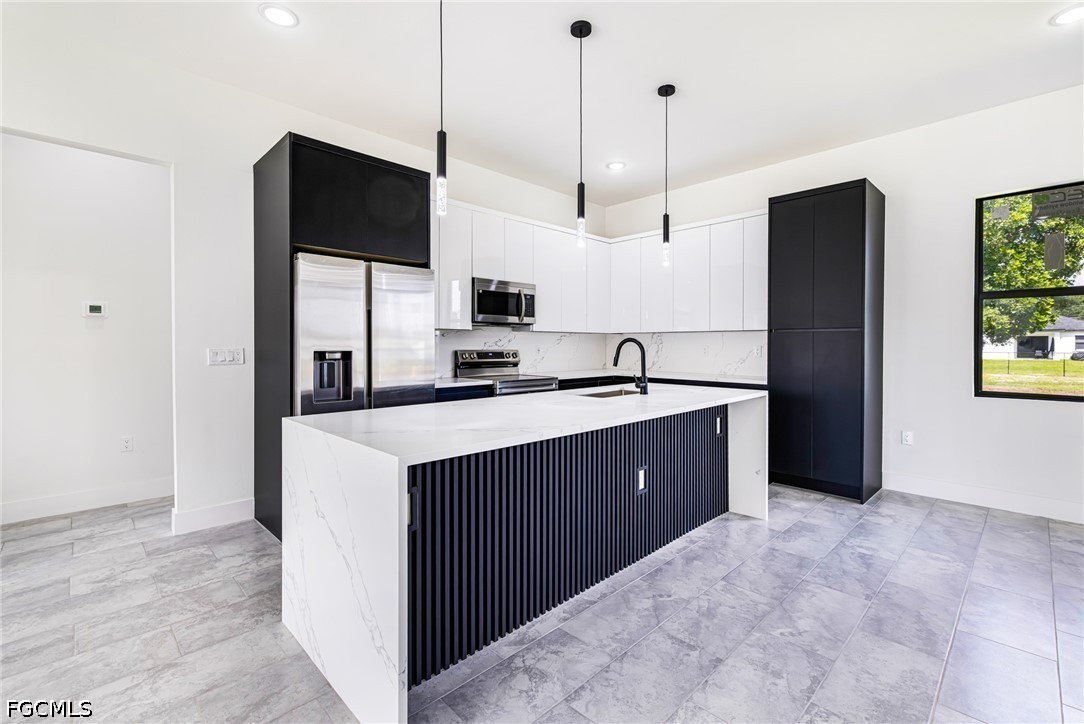 3 Bed SingleFamilyResidence for Sale in Lehigh Acres, photo 9
