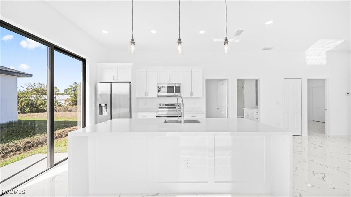3 Bed SingleFamilyResidence for Sale in Lehigh Acres, photo 9
