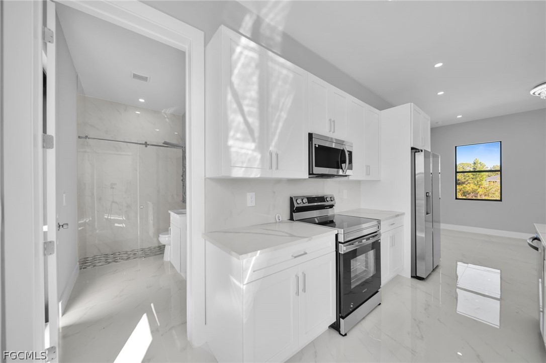 3 Bed SingleFamilyResidence for Sale in Lehigh Acres, photo 9