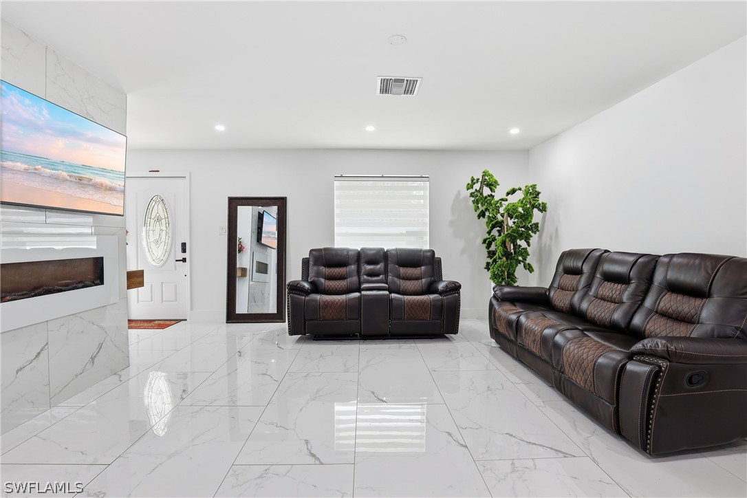 2 Bed SingleFamilyResidence for Sale in Naples, photo 9