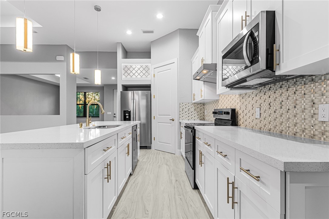 4 Bed SingleFamilyResidence for Sale in Lehigh Acres, photo 9