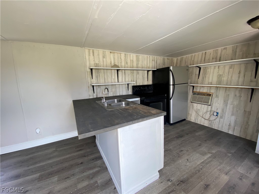 2 Bed ManufacturedHome for Sale in North Fort Myers, photo 9