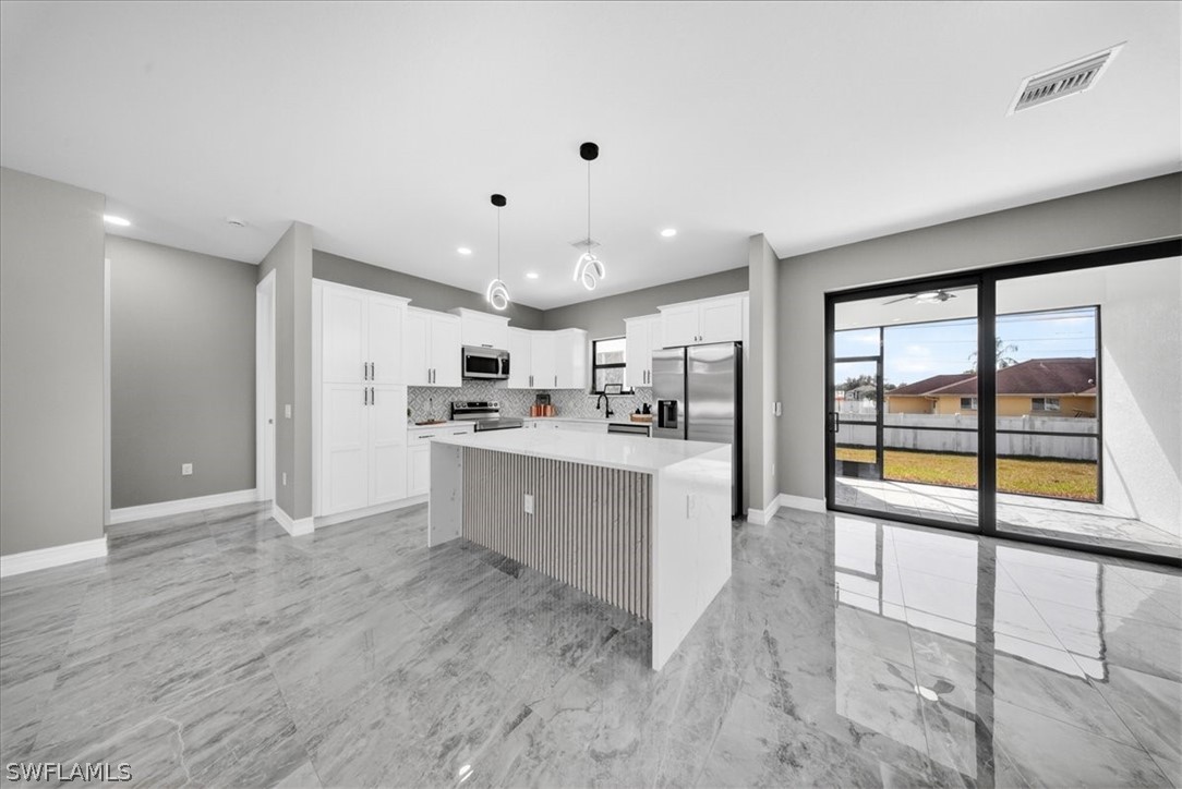 4 Bed SingleFamilyResidence for Sale in Lehigh Acres, photo 9