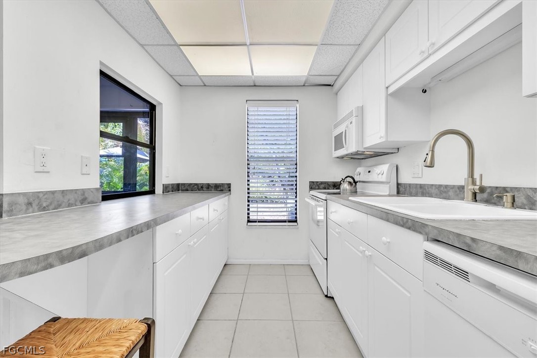 2 Bed Attached for Sale in Pinewood Villas, FL, $125,000 — photo 9