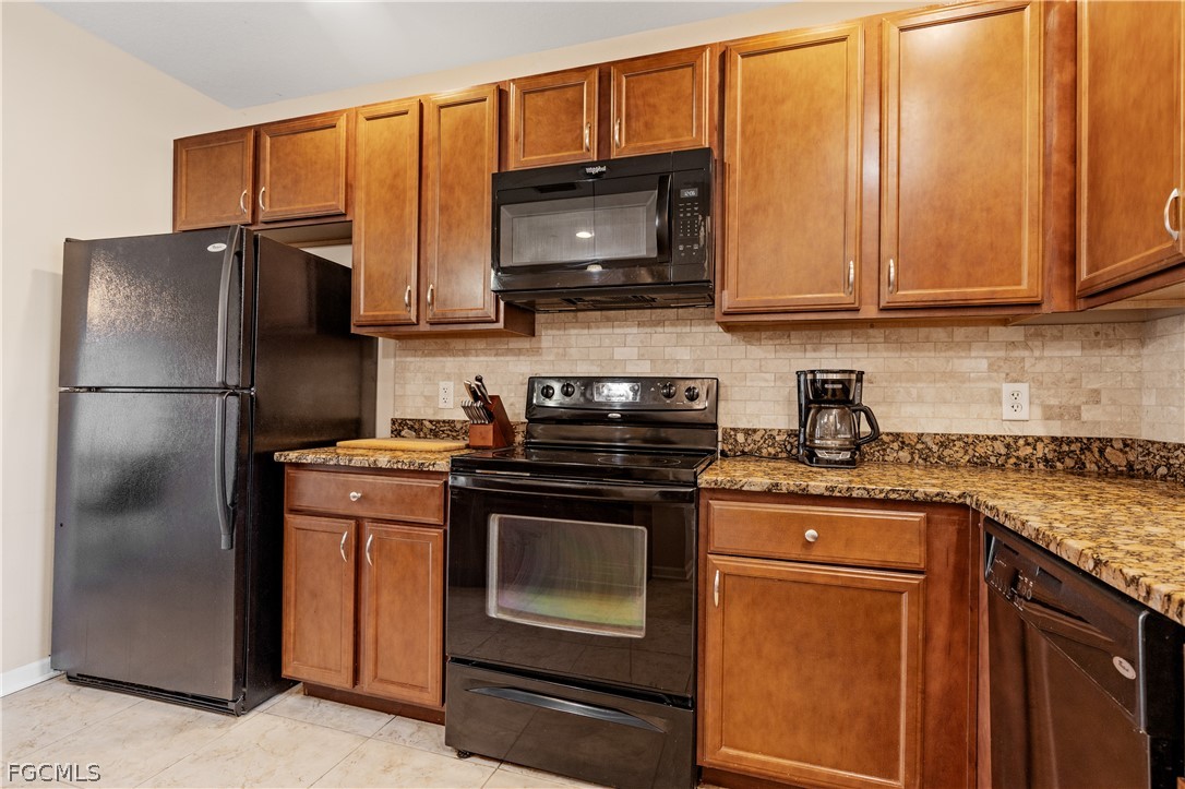 2 Bed Waterfront Home for Sale in Fort Myers, photo 9