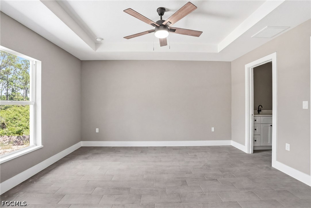 4 Bed SingleFamilyResidence for Sale in Lehigh Acres, photo 9