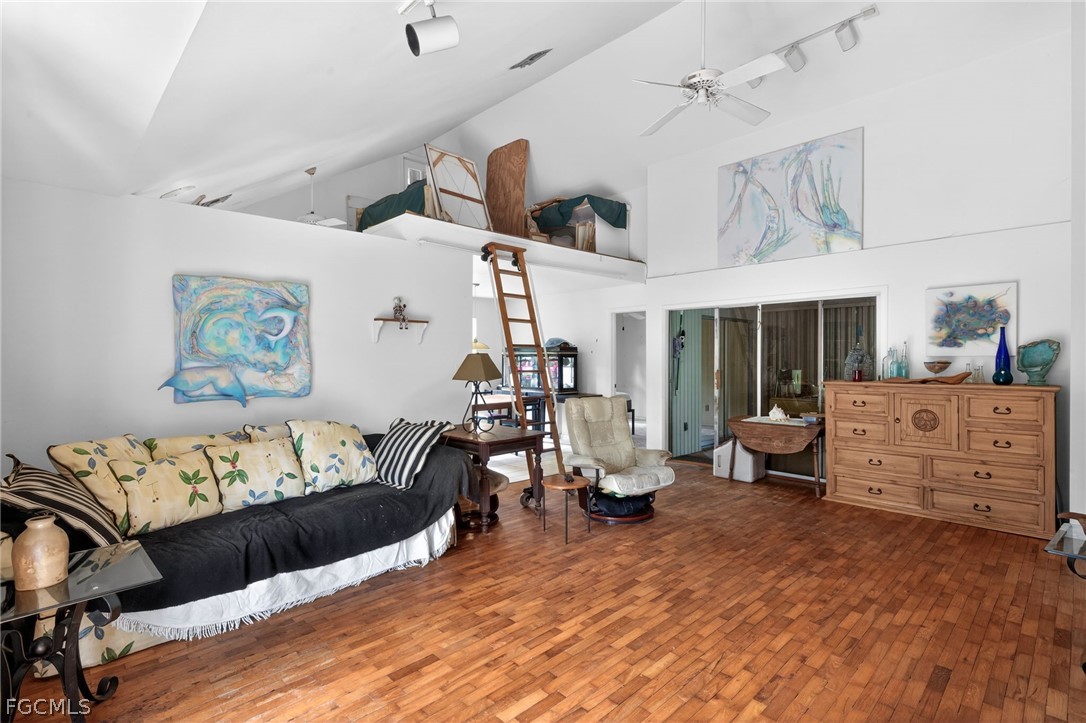 2 Bed SingleFamilyResidence for Sale in Fort Myers, FL — photo 9