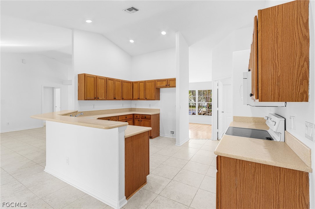 3 Bed Pool Home for Sale in Cape Coral, photo 9