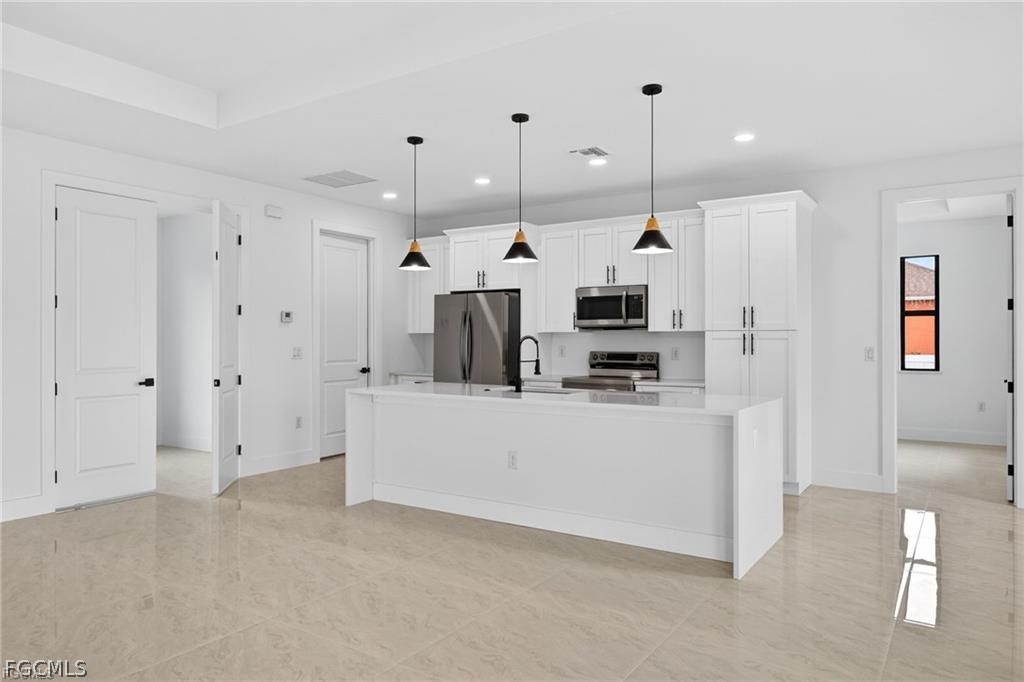 3 Bed SingleFamilyResidence for Sale in Lehigh Acres, photo 9