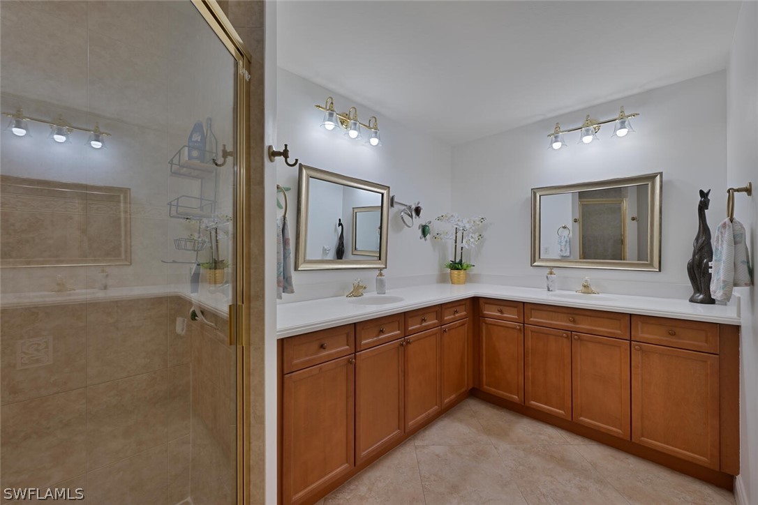 3 Bed Condominium for Sale in The Carlysle, FL, $310,000 — photo 9