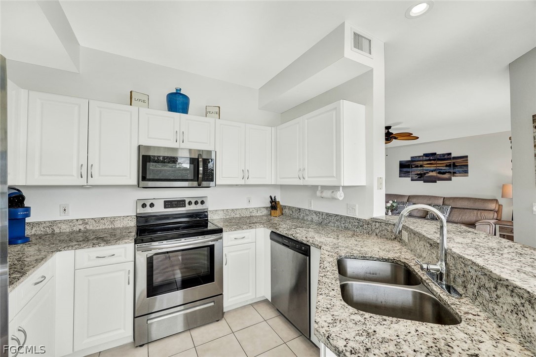 2 Bed Condominium for Sale in Clubhouse Villas, FL, $189,000 — photo 9
