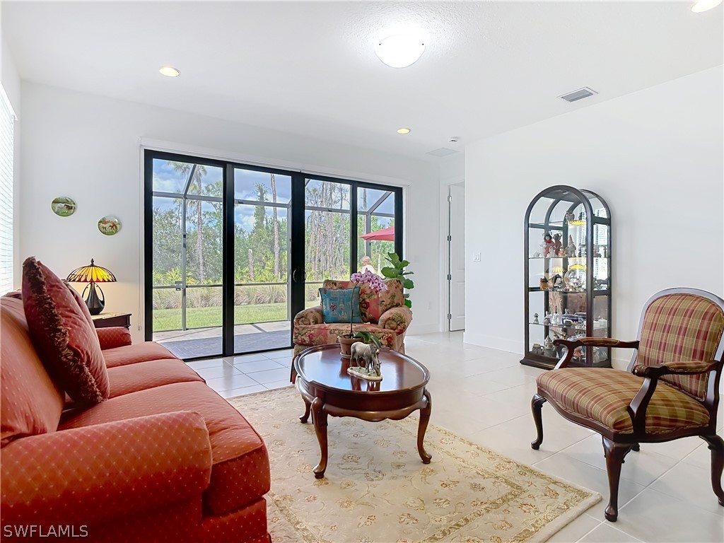 3 Bed SingleFamilyResidence for Sale in Silverwood, FL — photo 9