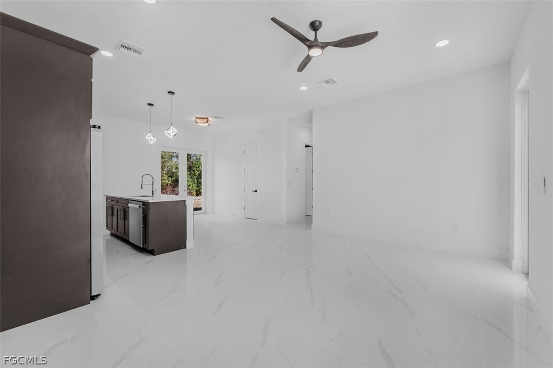 3 Bed SingleFamilyResidence for Sale in Lehigh Acres, photo 9