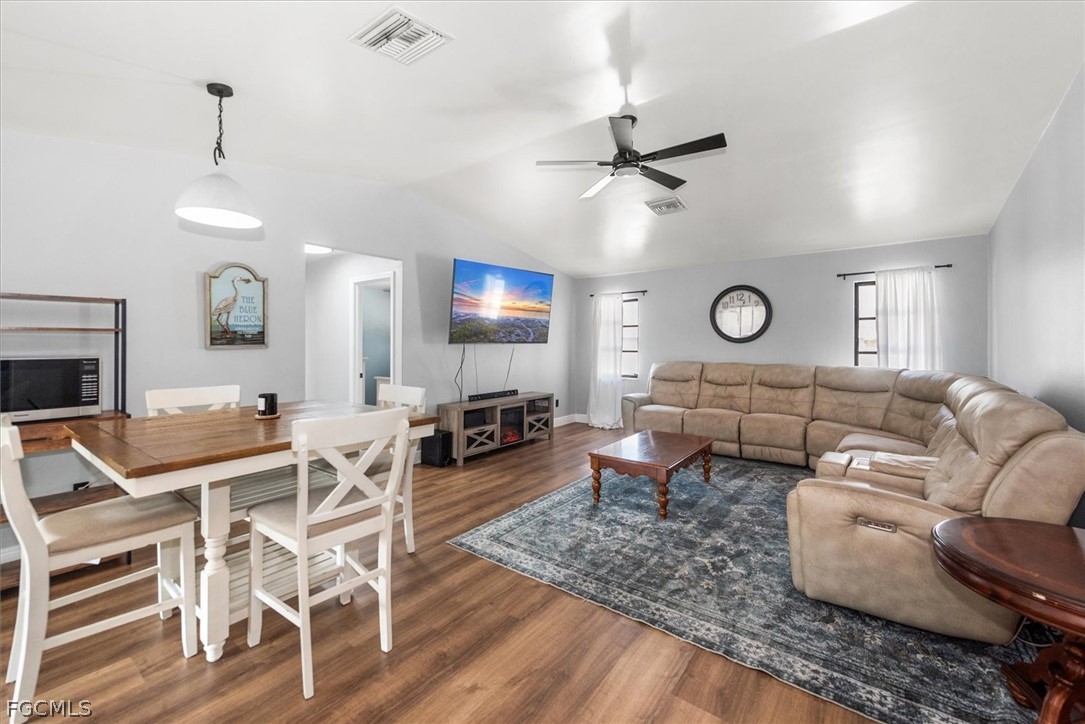 3 Bed Pool Home for Sale in Cape Coral, photo 9