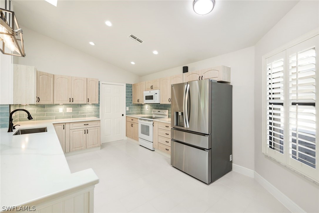 3 Bed Attached for Sale in Hunters Ridge, photo 9