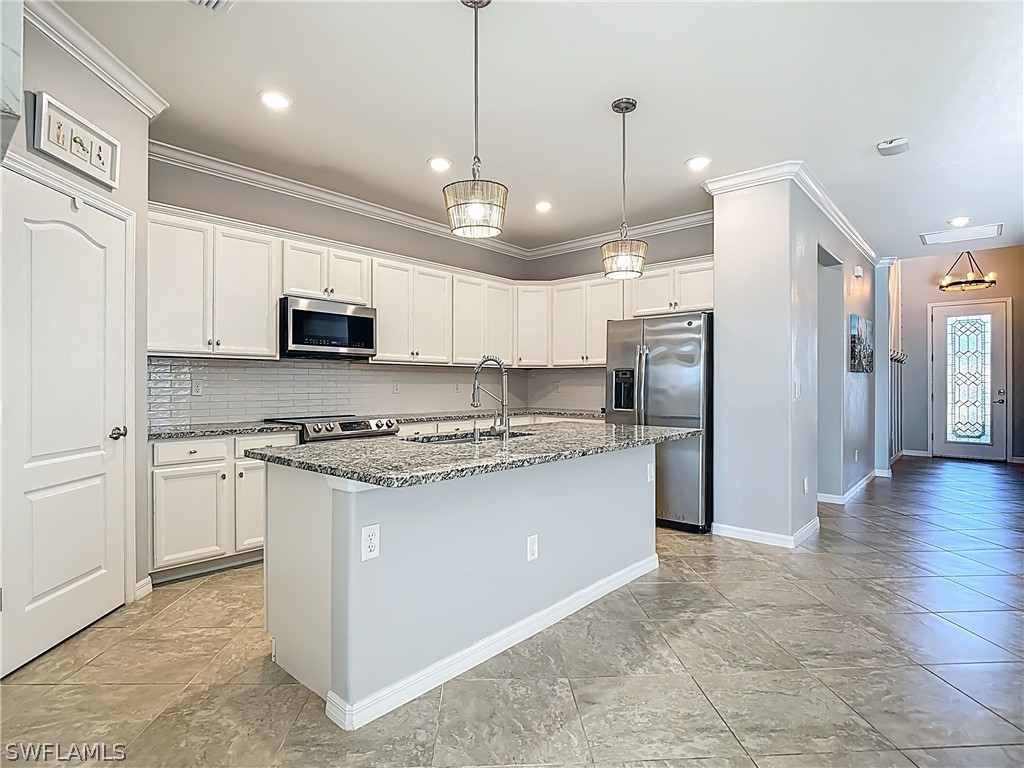 3 Bed SingleFamilyResidence for Sale in Estero, photo 9