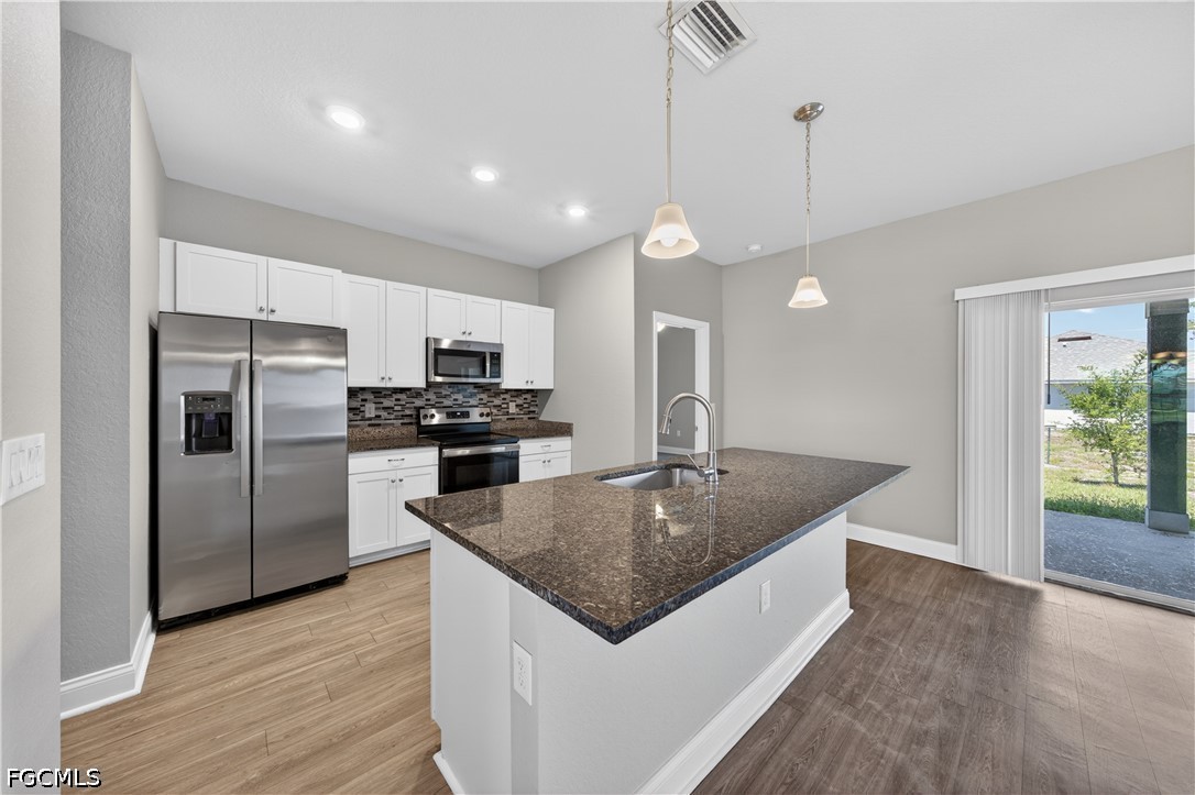 3 Bed SingleFamilyResidence for Sale in Cape Coral, photo 9