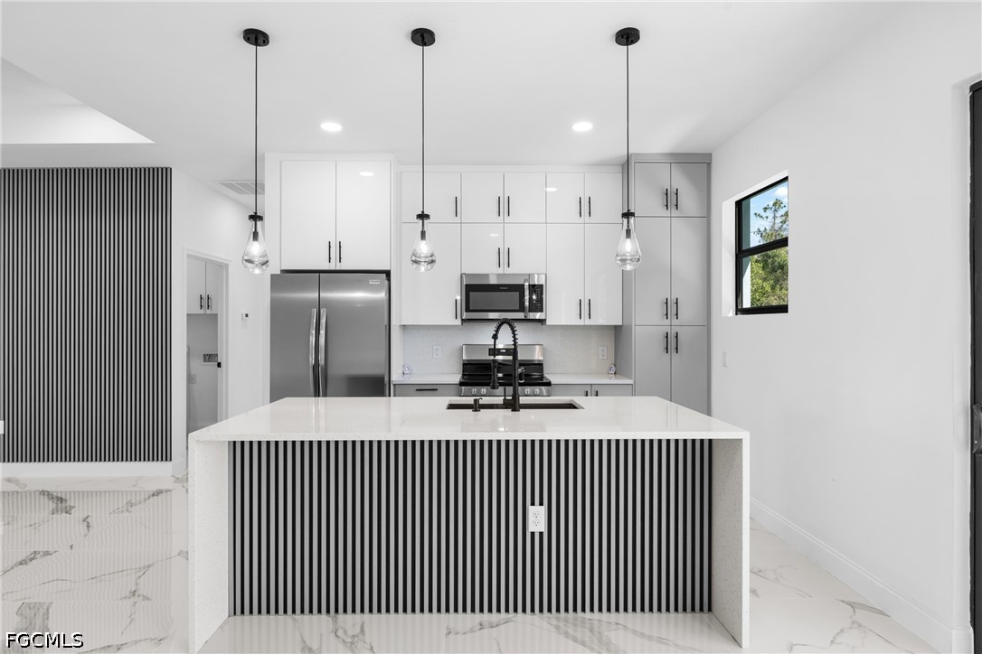 3 Bed SingleFamilyResidence for Sale in Lehigh Acres, photo 9