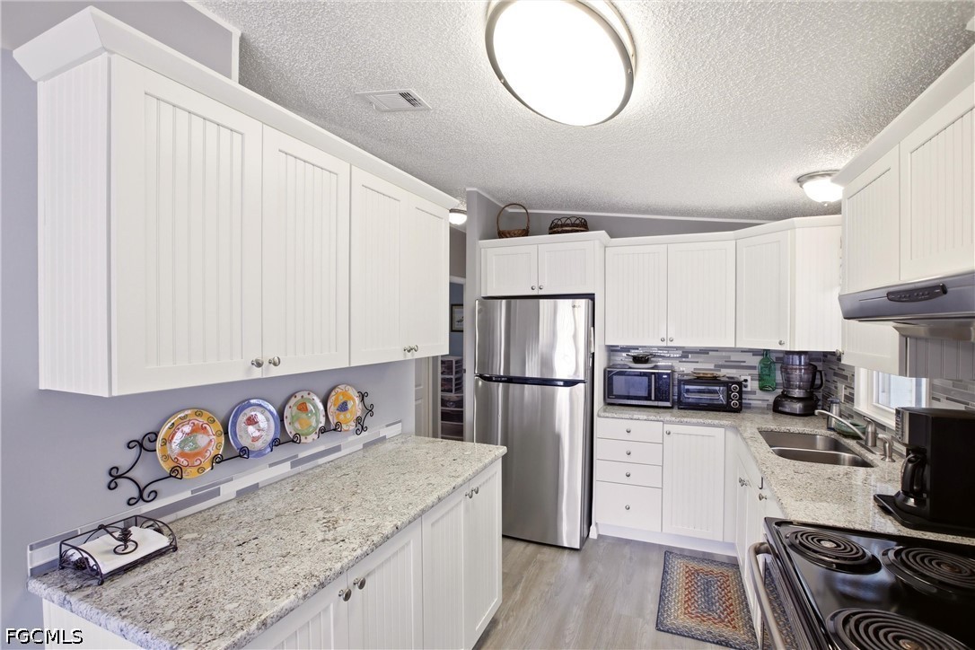 2 Bed ManufacturedHome for Sale in Pine Island Cove, photo 9