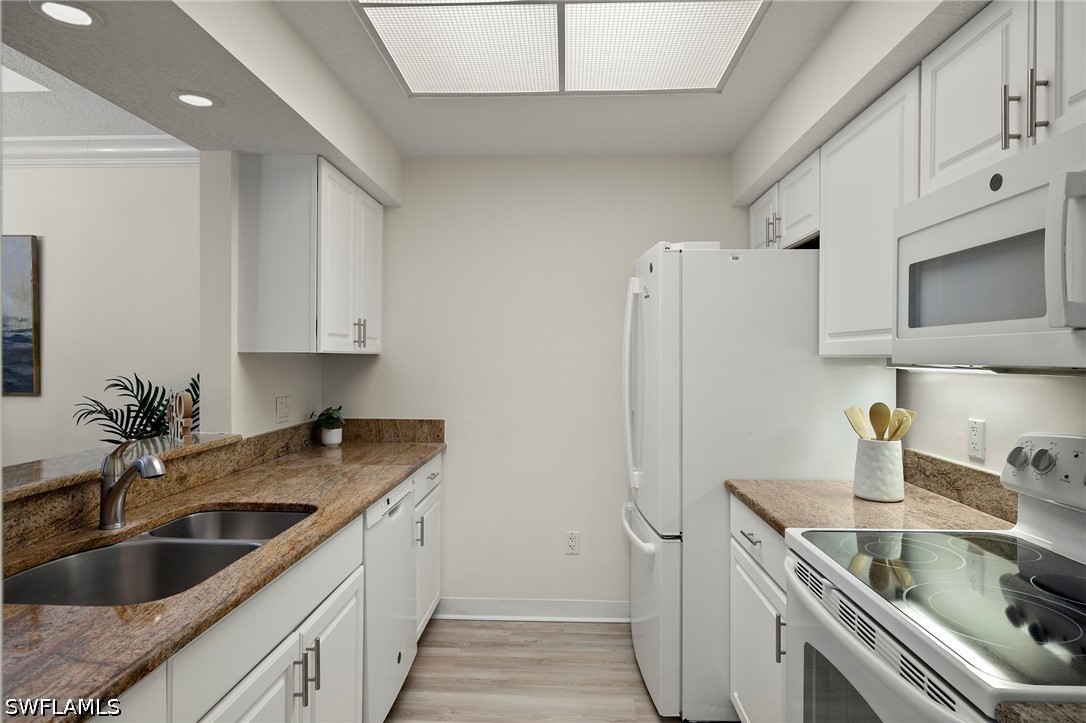 1 Bed Condominium for Sale in Glenview, FL, $199,000 — photo 9