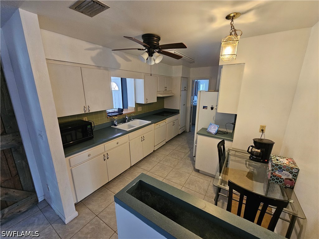 3 Bed SingleFamilyResidence for Sale in Parkwood, FL — photo 9