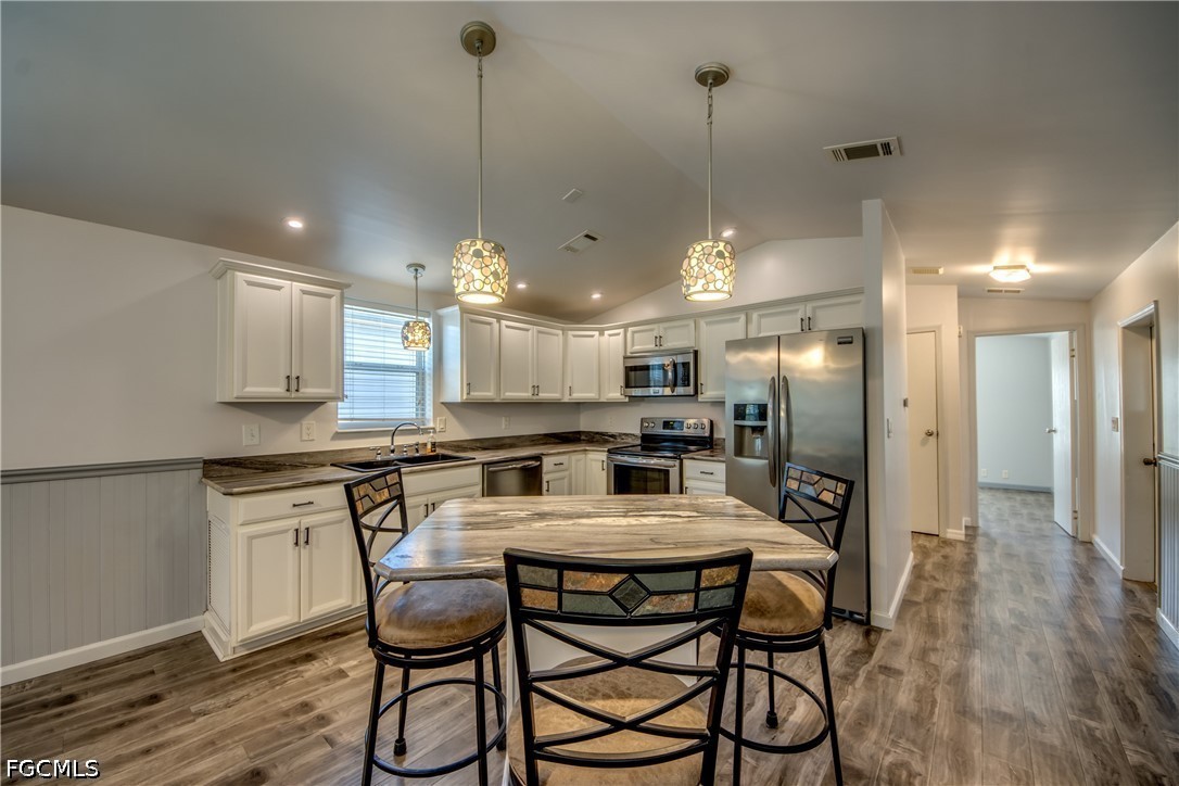 2 Bed ManufacturedHome for Sale in Pine Island Cove, photo 9