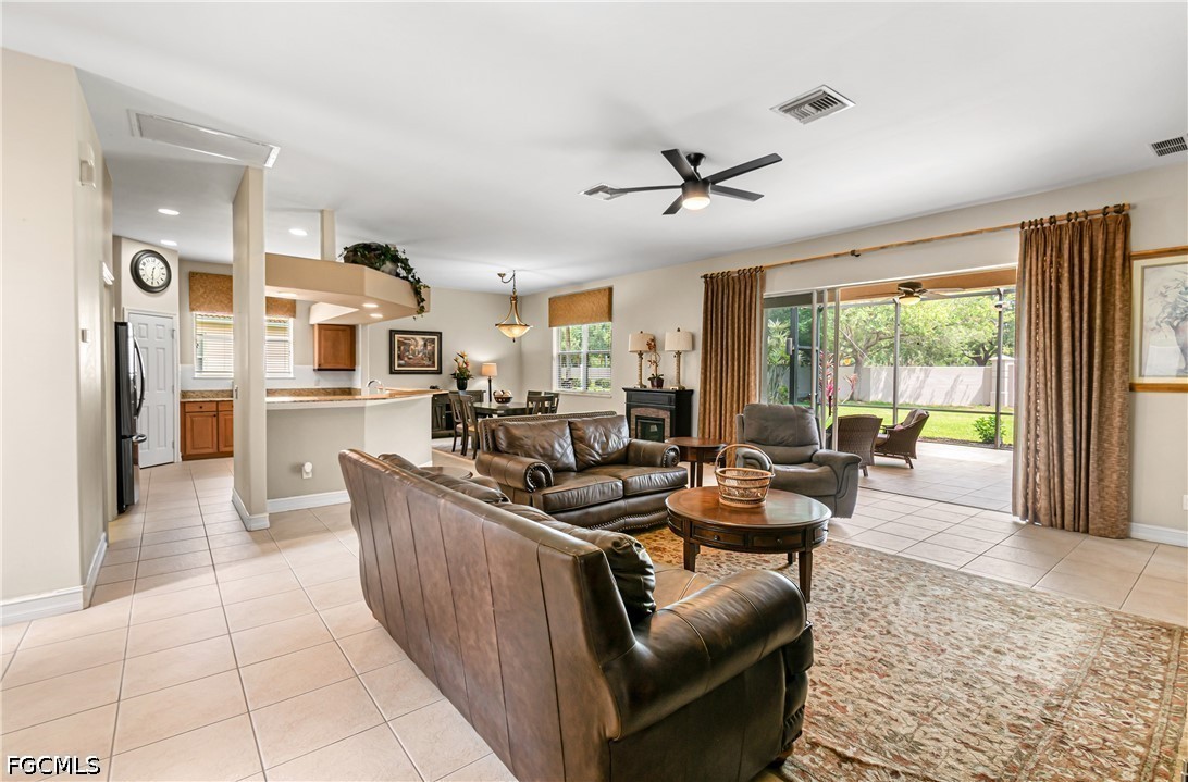 3 Bed SingleFamilyResidence for Sale in Hidden Links, photo 9