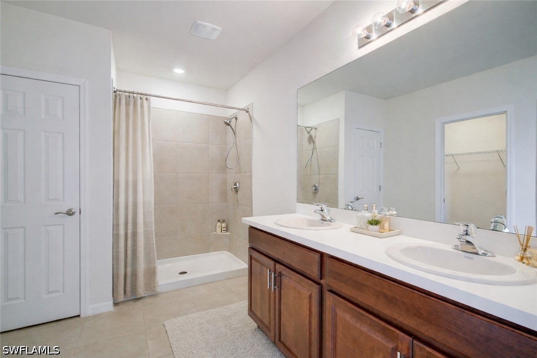 3 Bed SingleFamilyResidence for Sale in Cape Coral, FL — photo 9