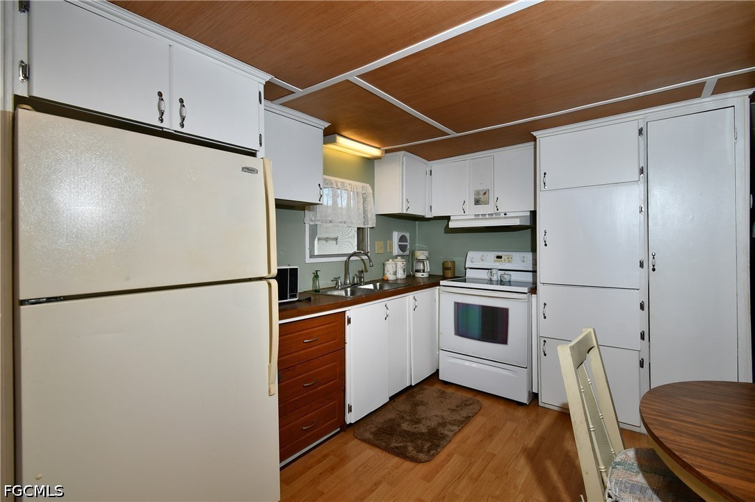 1 Bed ManufacturedHome for Sale in Carriage Village, photo 9