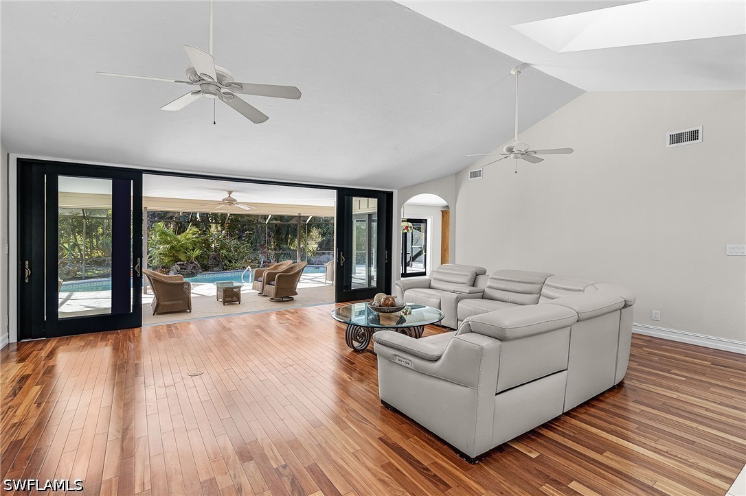 3 Bed Pool Home for Sale in Kings Lake, photo 9