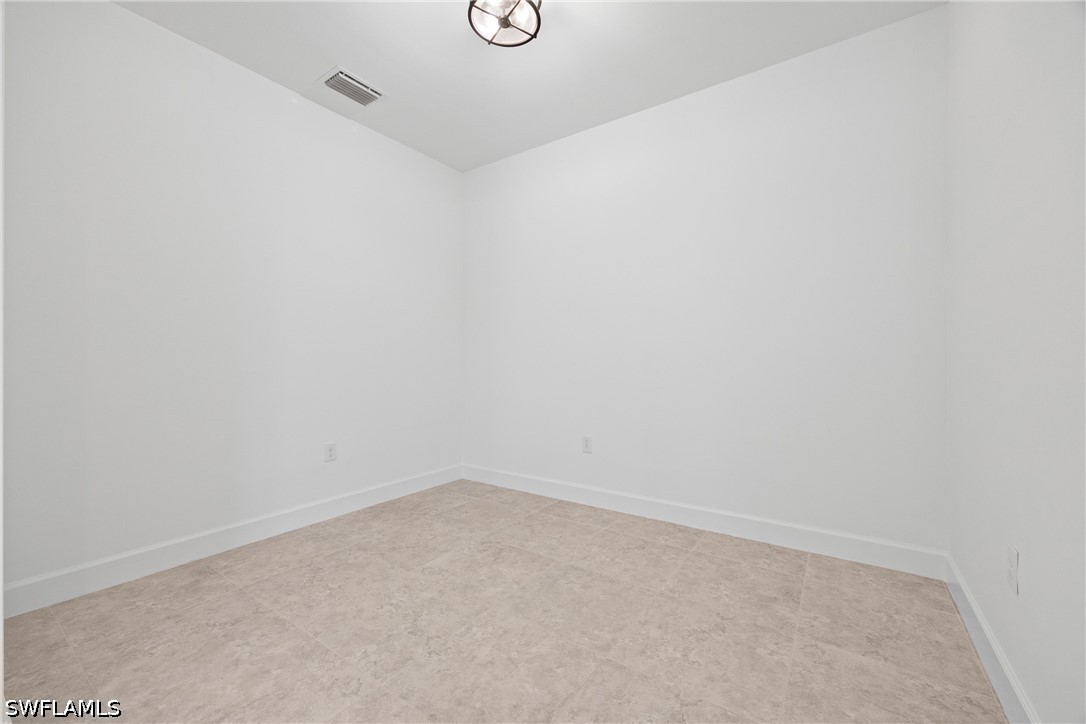 3 Bed SingleFamilyResidence for Sale in Westbrook, photo 9