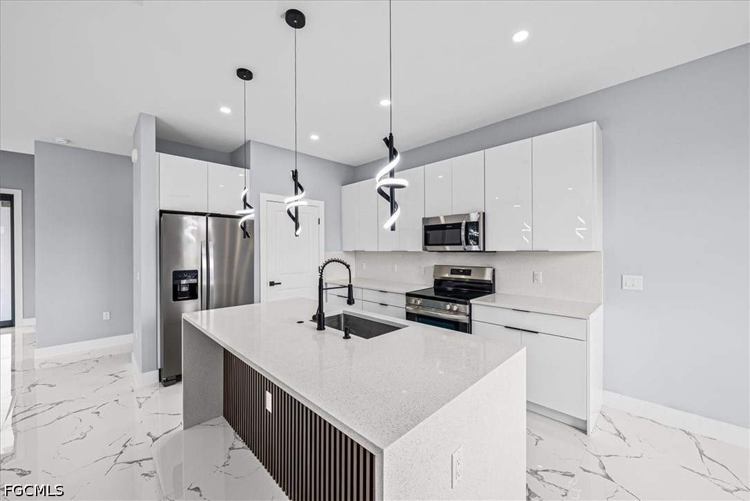 4 Bed SingleFamilyResidence for Sale in Lehigh Acres, photo 9