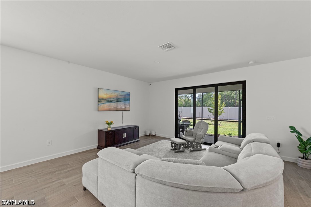 4 Bed SingleFamilyResidence for Sale in Timber Creek, photo 9