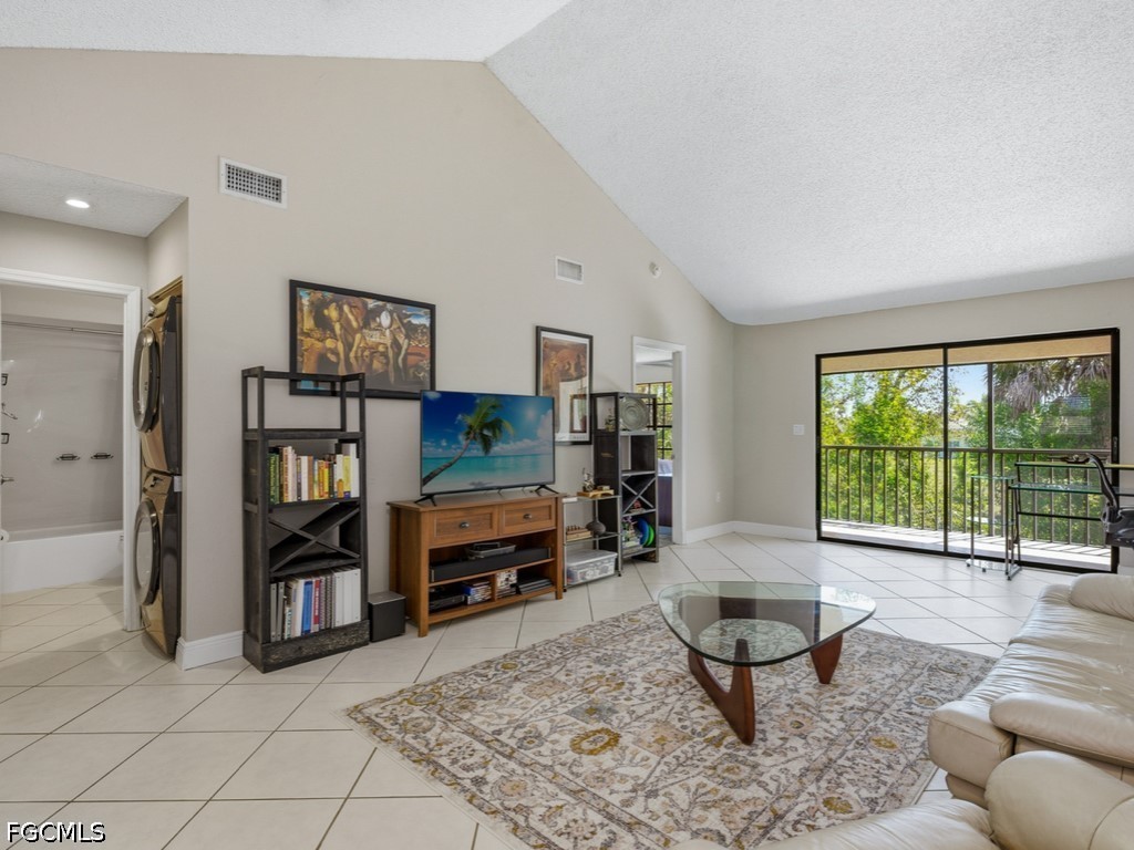 2 Bed Waterfront Home for Sale in Fort Myers, photo 9