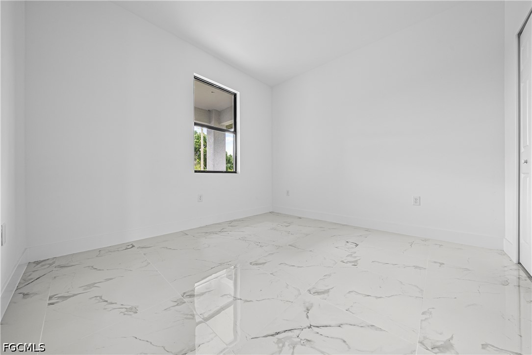 3 Bed SingleFamilyResidence for Sale in Lehigh Acres, photo 9